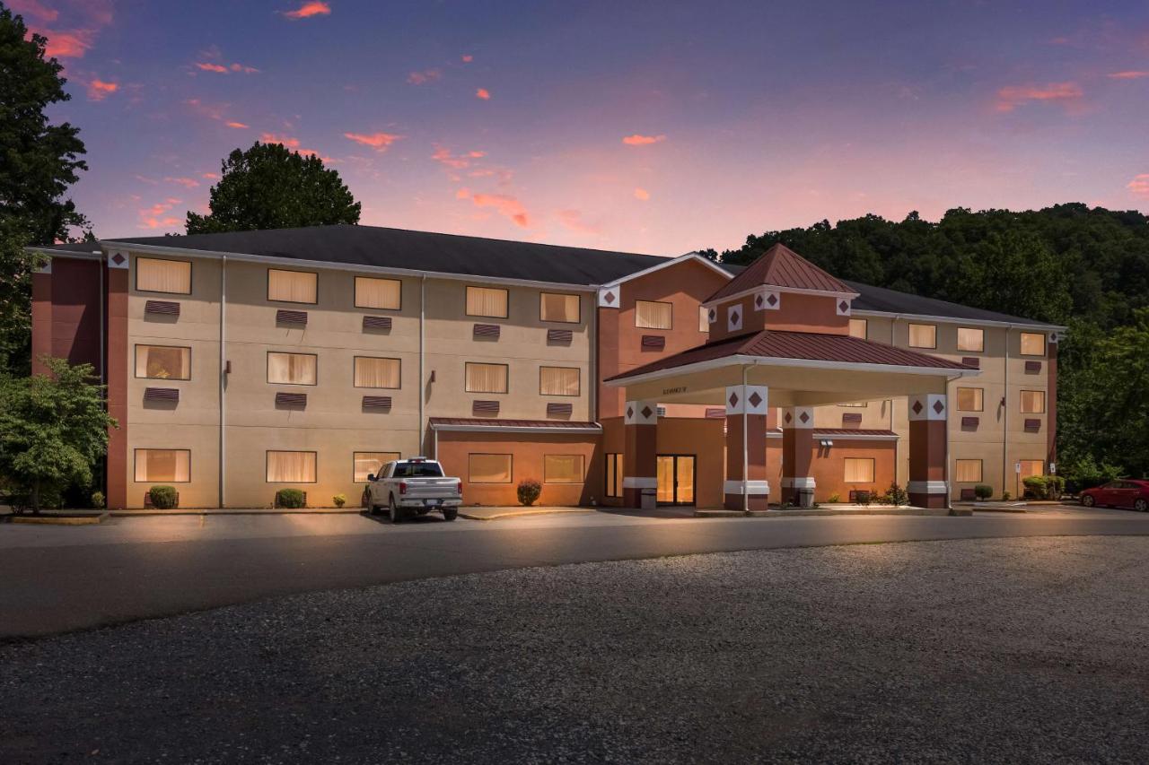 Best Western Logan Inn Chapmanville Exteriör bild