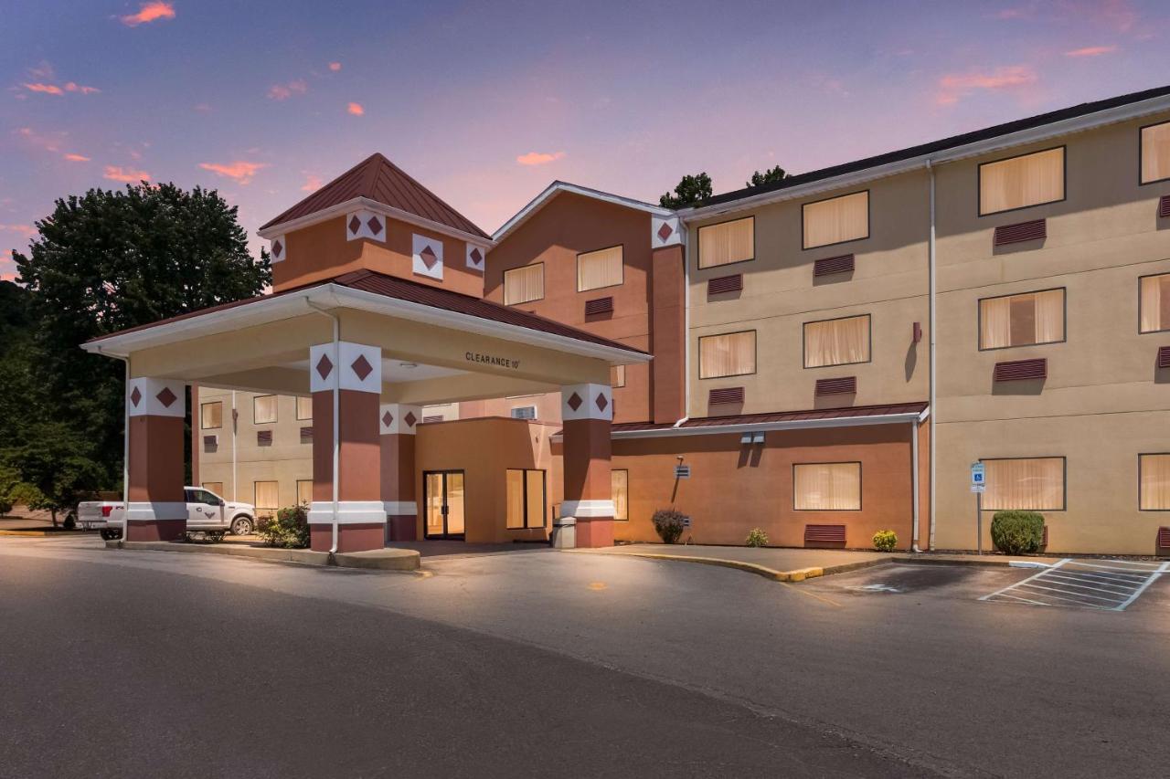 Best Western Logan Inn Chapmanville Exteriör bild
