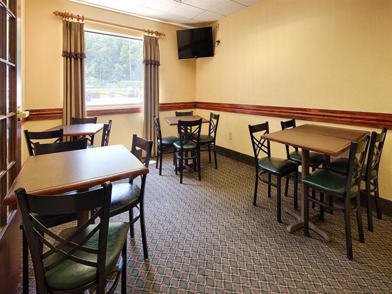 Best Western Logan Inn Chapmanville Exteriör bild